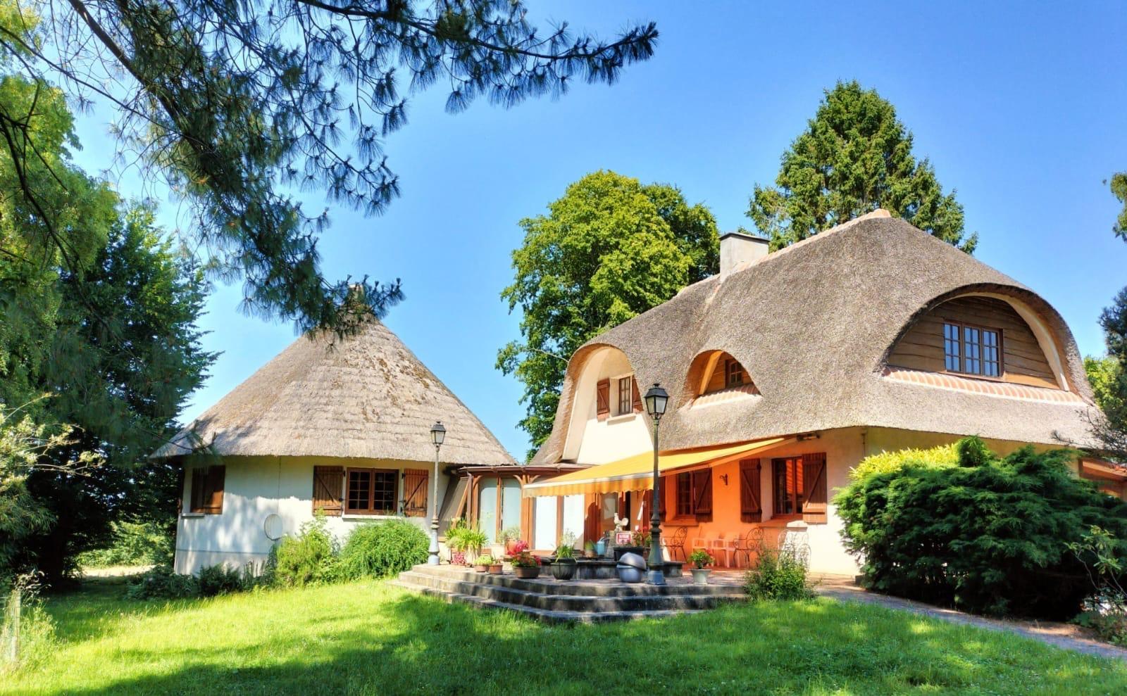 Thatched cottage in a bucolic setting
