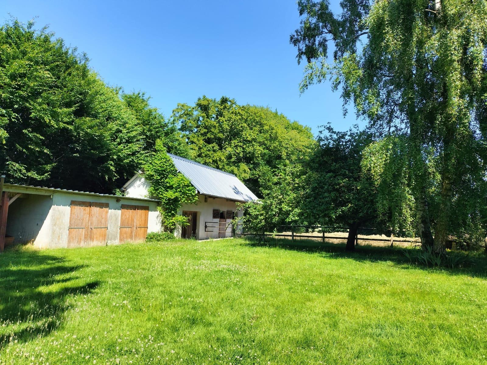 Thatched cottage in a bucolic setting
