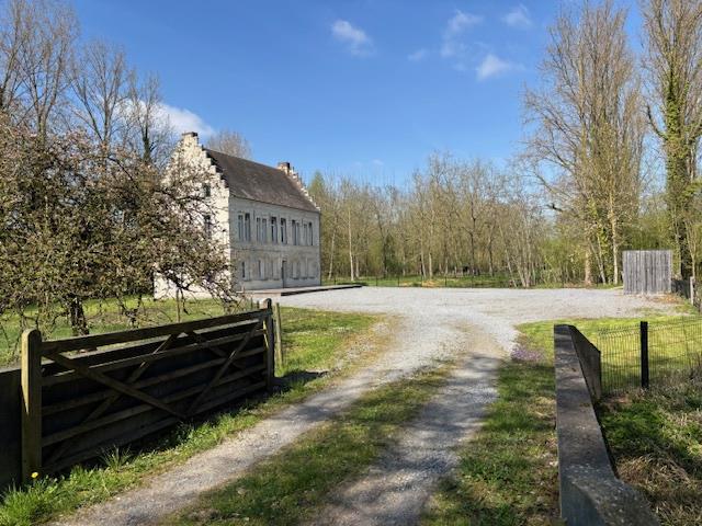 Exceptional property on 4 hectares 80ares