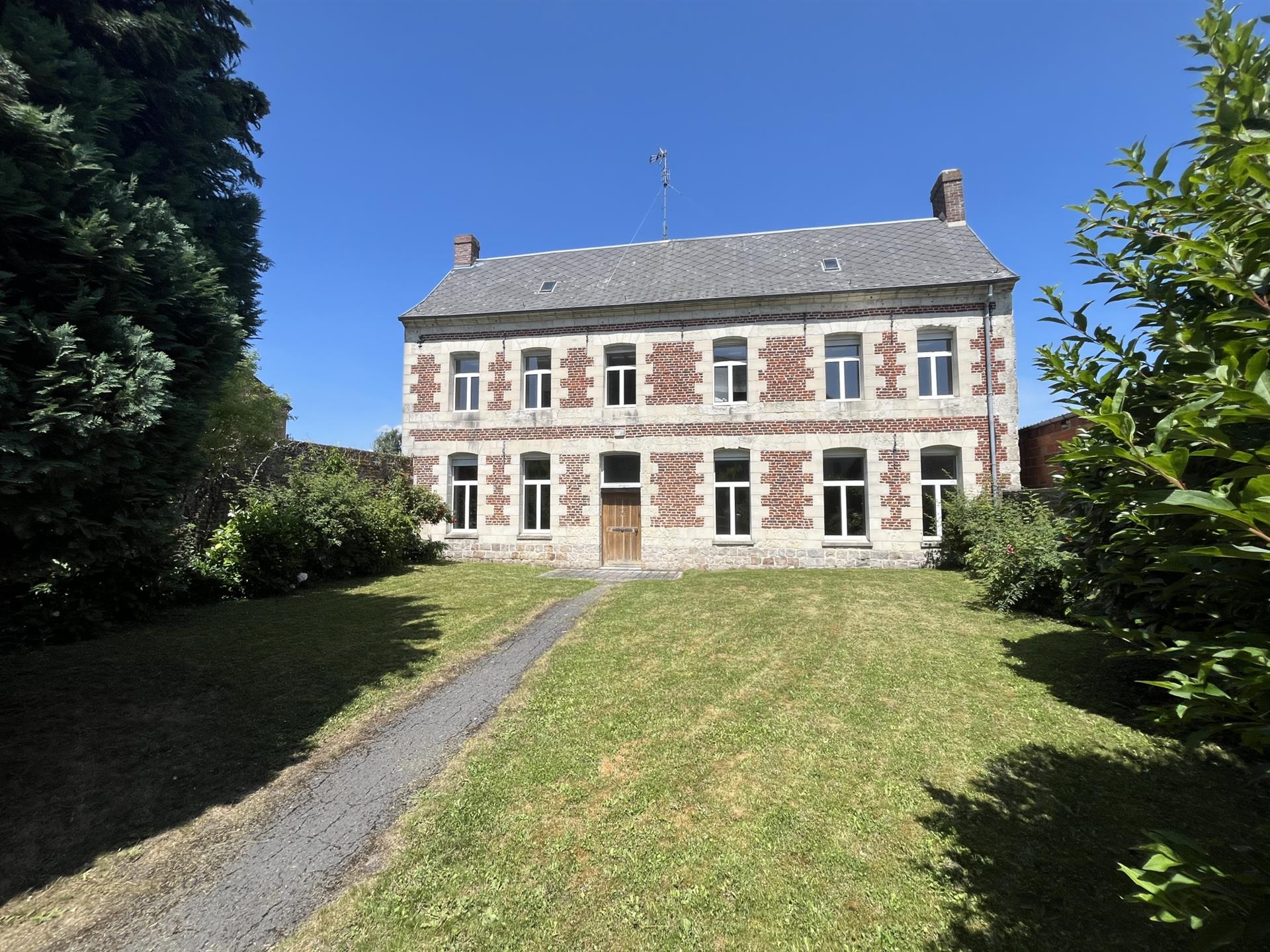 Maison 4 chambres au calme,jardin clos,garage.