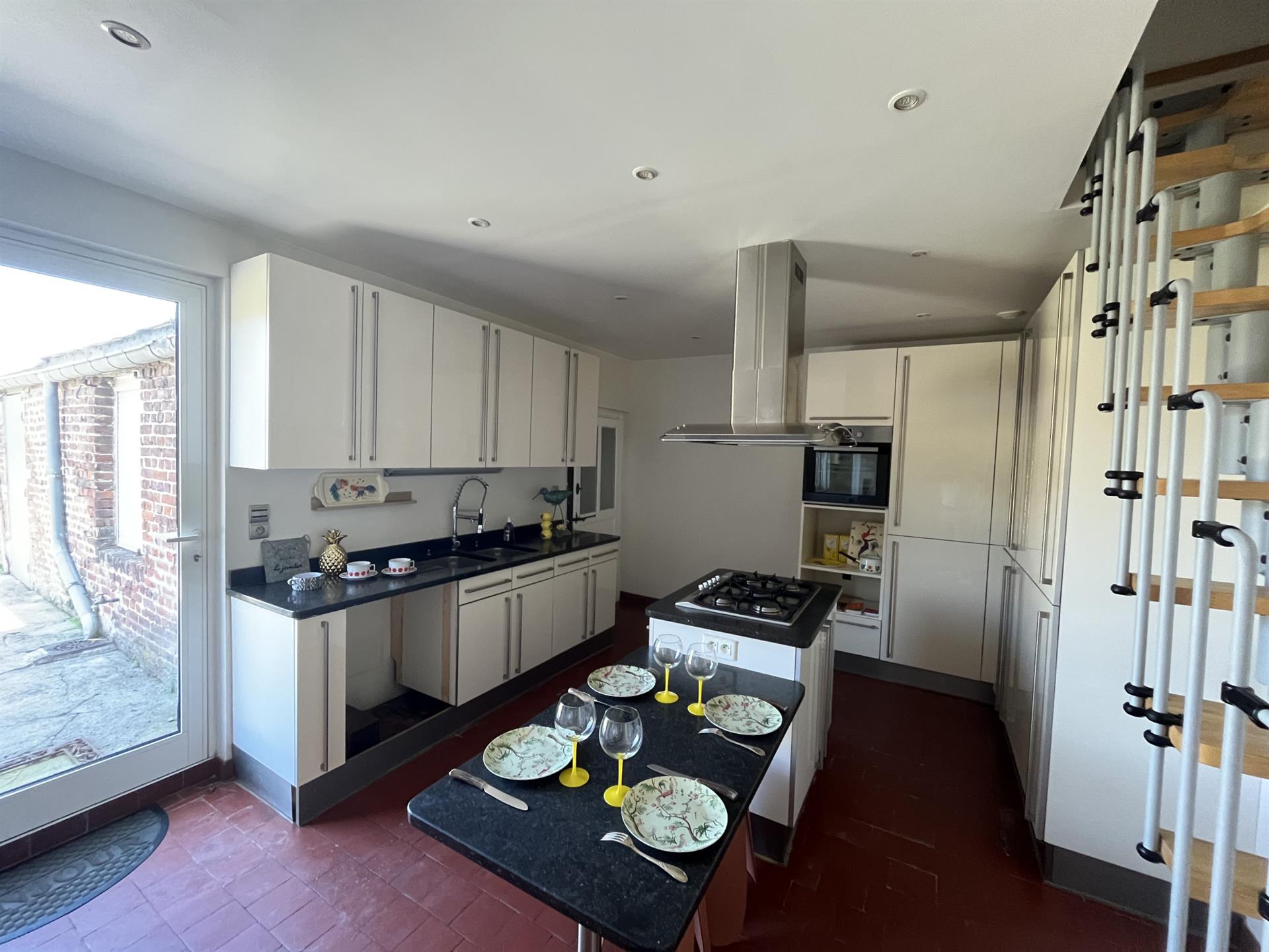 Maison 4 chambres au calme,jardin clos,garage.