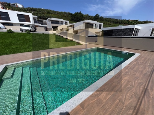 T3 Bedroom house with pool