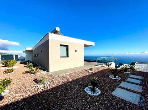 House with 3 Rooms in Madeira with 829,00 m²