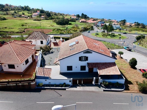 House with 4 Rooms in Madeira with 700,00 m²