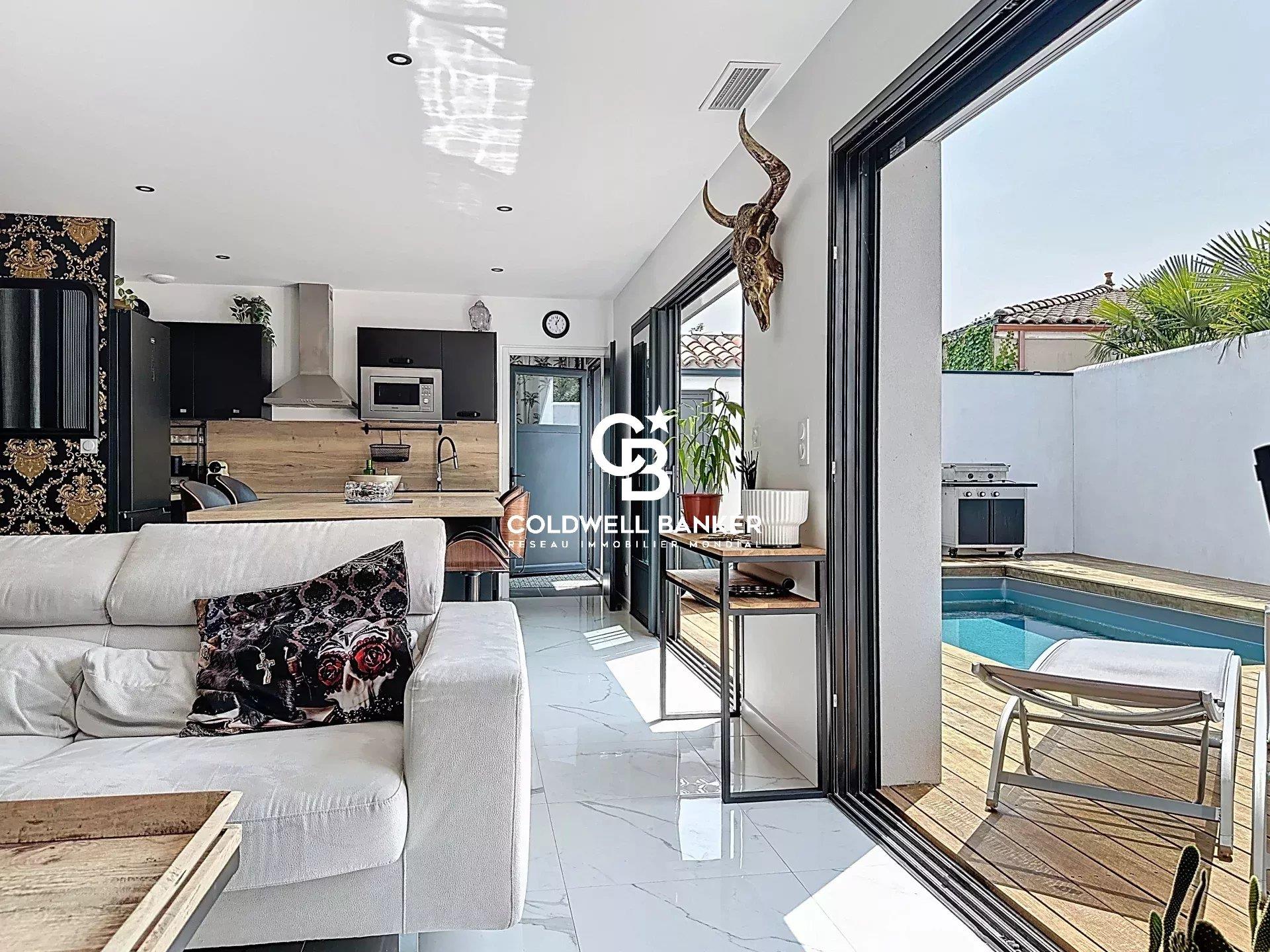 Contemporary single-storey house with swimming pool
