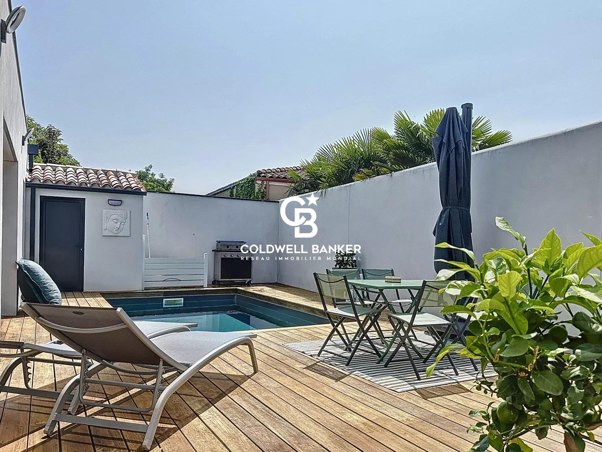 Contemporary single-storey house with swimming pool