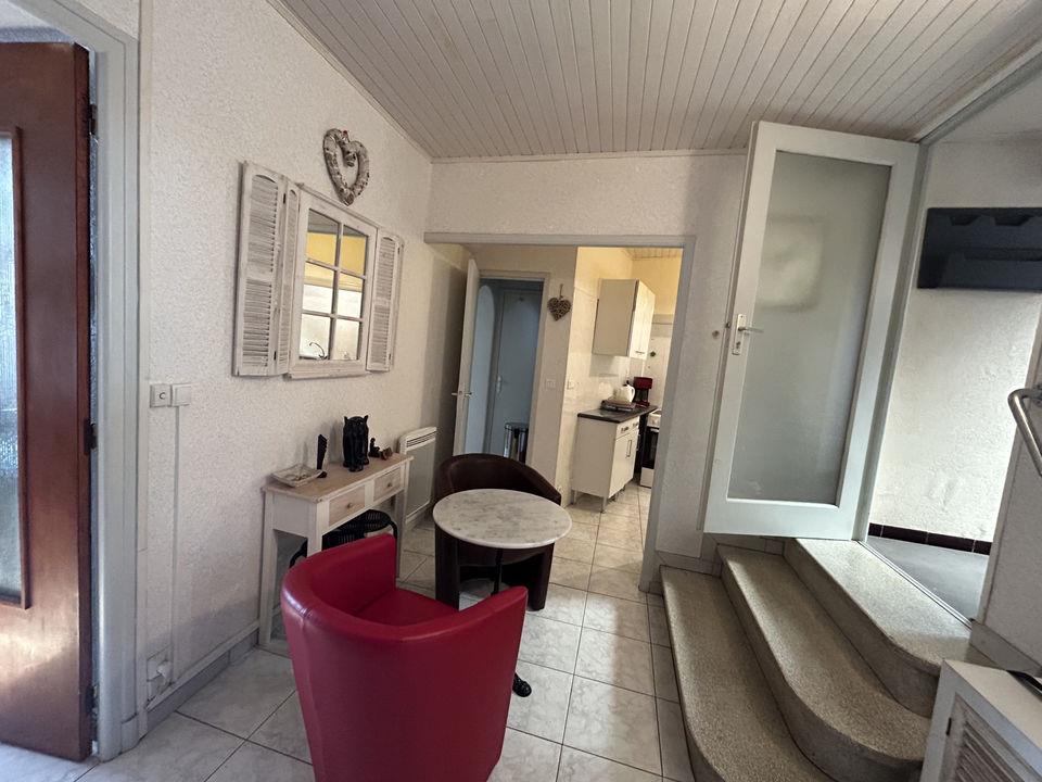 Single-storey apartment with balcony