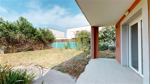 Apartment with garden