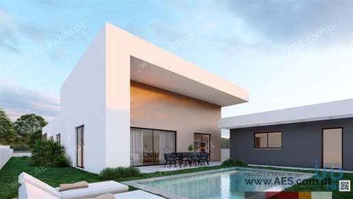 Home / Villa with 4 Rooms in Setúbal with 176,00 m²