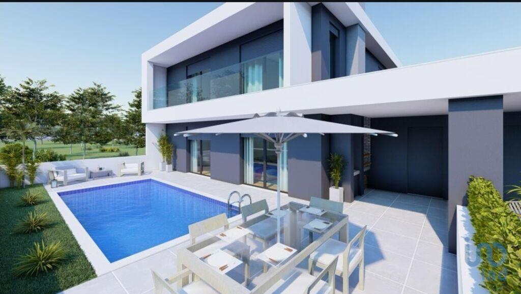 Home / Villa with 4 Rooms in Amora with 198,00 m²