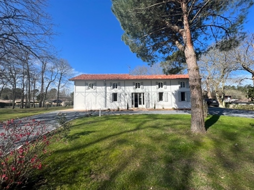 Beautiful house with park 3000 m2 and outbuildings