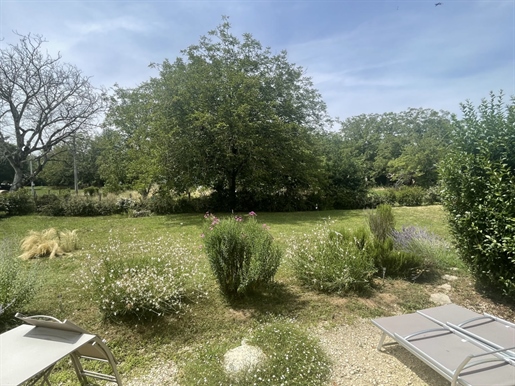 5 kms from Montignac Lascaux, contemporary house offering a home and two independent studios and lan