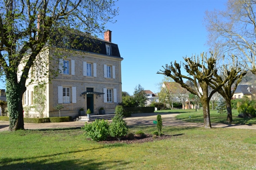 In the heart of a charming little village in the Périgord Noir, beautiful 19th
century property of