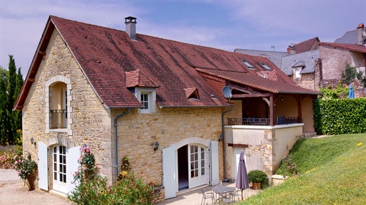 In de Dordogne, volledig met smaak vergebouwde schuur tot een comfortabel vakantiehuis met zwembad,