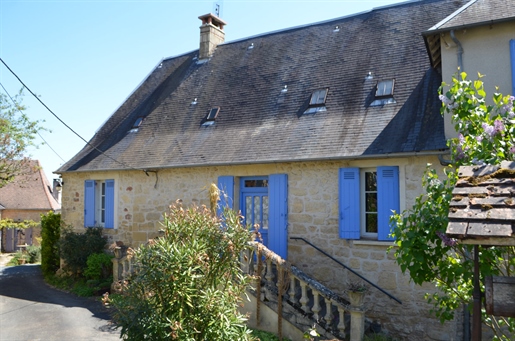 Black Perigord, between Montignac and Hautefort, property in a hamlet with house and outbuildings on