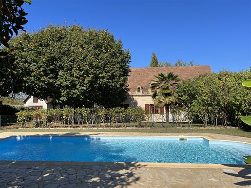 Mooi karaktervol natuurstenen huis met zwembad in de Périgord Noir, op enkele kilometers van Montign
