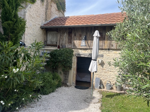 Sfeervol, goed onderhouden huis in de Dordogne met een schitterend uitzicht op loopafstand van het c