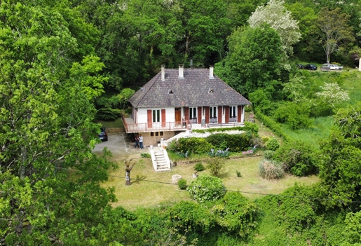 Exclusive. On the heights of Montignac-Lascaux, quiet and only 1 km from the village, house from 197