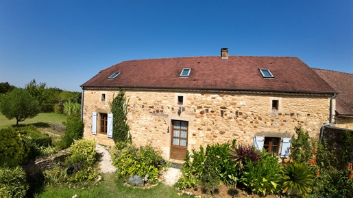 In the Périgord Noir region, between the Lot and Dordogne rivers, renovated stone barn with swimming
