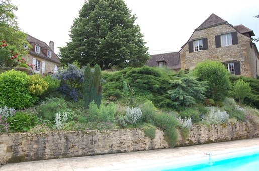 En Périgord Noir, Grande et belle maison en pierre avec piscine, dépendances et vue imprenable sur 1