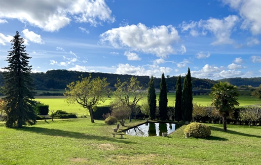 Ideal gelegen auf den Höhen von Montignac-Lascaux, charaktervolles Anwesen aus Stein und Schiefer