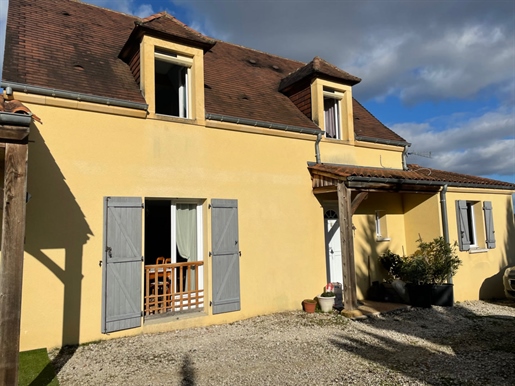 In the Périgord Noir, property complex (3 rents), with an independent house and a building offering