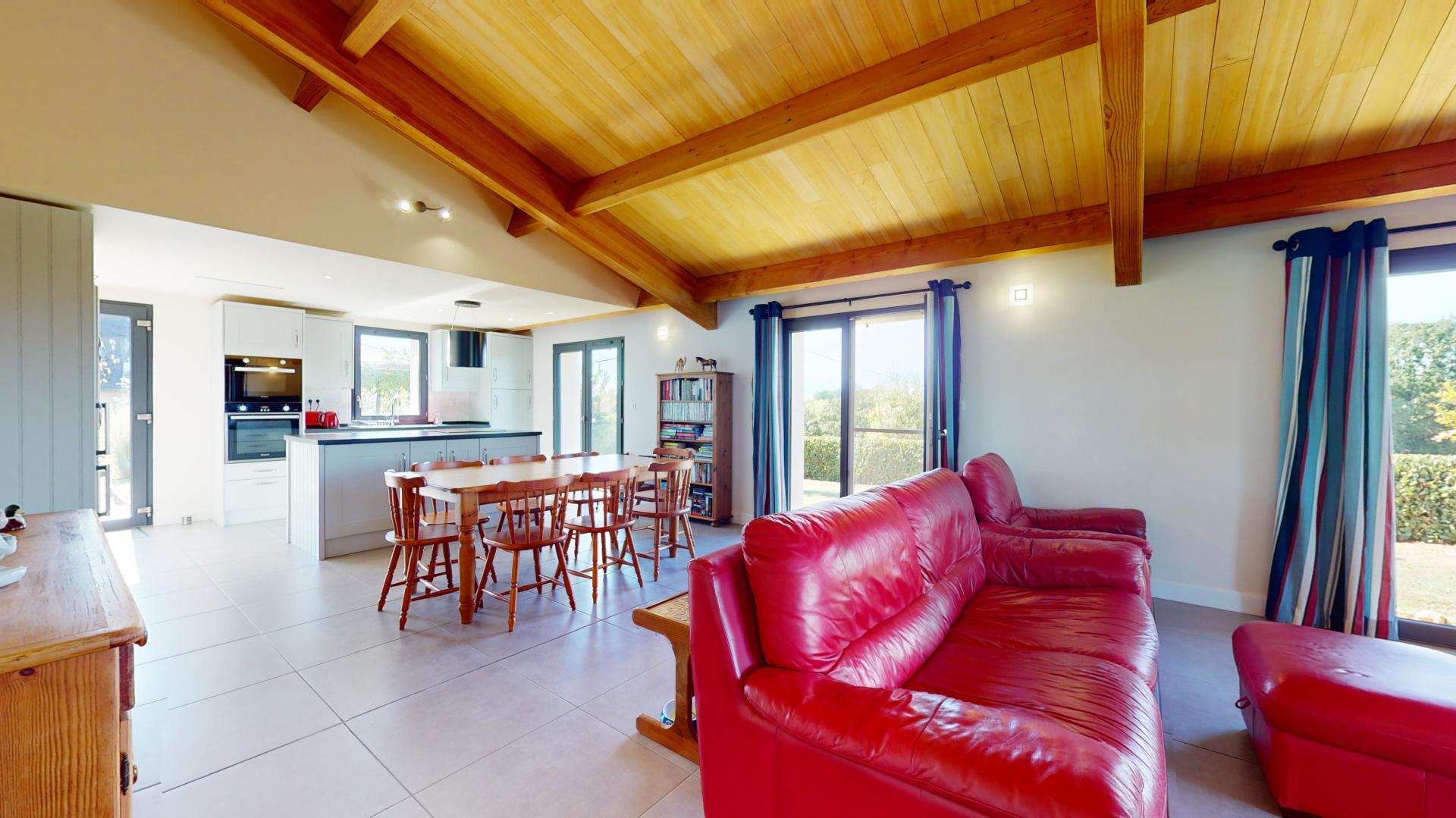 Between Sarlat and Montignac, in a quiet location, recent house with swimming pool set in 1700 m2 gr