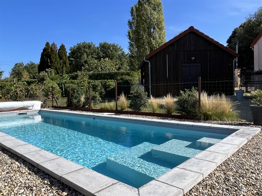 Tussen Sarlat en Montignac, in een rustige omgeving, recent huis met zwembad op een perceel van 170