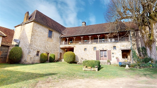 Superb, Spacious 18Th Century 4-Bed Stone House With Small Gite In A Charming Village With Commerce