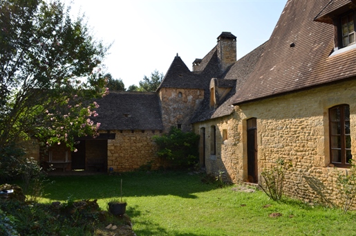 Périgord Noir, beautiful property with character, situated on the heights between Montignac and Sarl