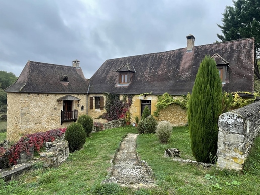 Esclusività: Périgord Noir, in una valle tranquilla, tra Montignac, Plazac e Thenon, proprietà di c