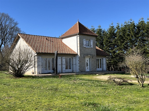In de Périgord Noir, op 15 minuten van Montignac, traditioneel huis van 130 m² woonoppervlak met ga
