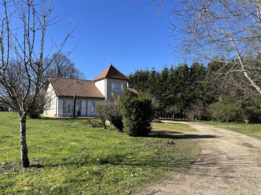 In de Périgord Noir, op 15 minuten van Montignac, traditioneel huis van 130 m² woonoppervlak met ga