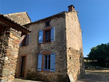Farmhouse with outbuildings on 6,618 M2 of land