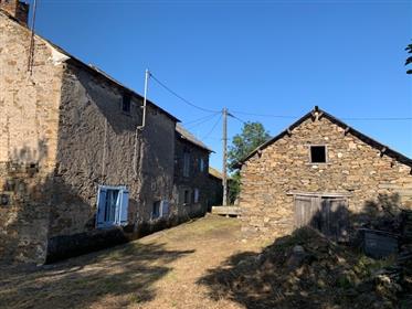 Farmhouse with outbuildings on 6,618 M2 of land