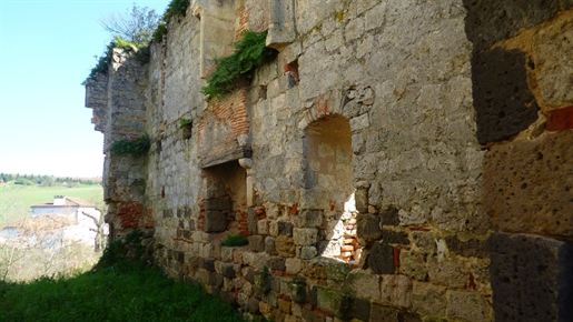 In der Nähe von Agen Castle XIII. Jahrhundert