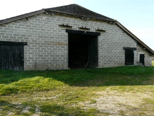 Casa de campo de carácter para reformar en 1,3 Ha