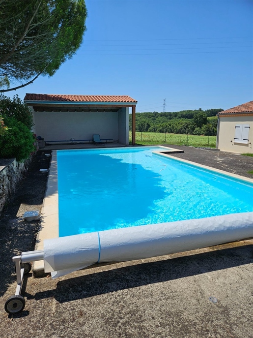 20 km from Agen Beautiful house on 1 ha 70 A