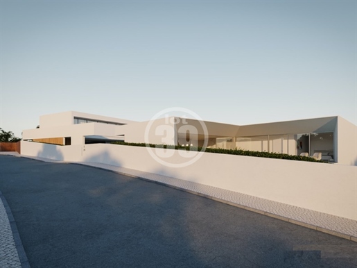 Terrain avec projet de villa de luxe à l'architecture minimaliste, avec 5 chambres en suite, piscine