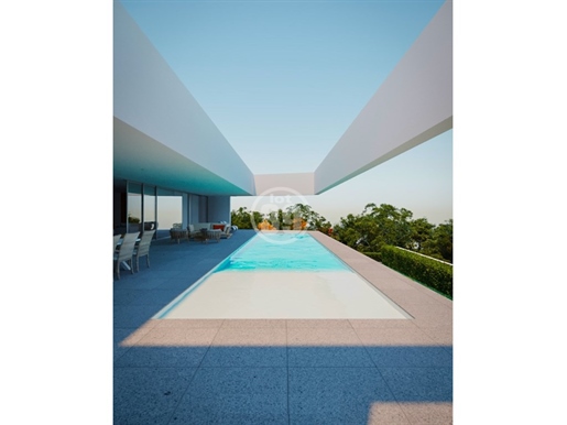 Lote com projecto para moradia de luxo com arquitectura minimalista, com 5 quartos em suite, piscina