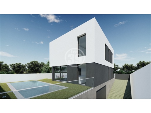 Ausgezeichnete Villa mit moderner Architektur in der Anfangsphase des Baus, mit Swimmingpool und Gar