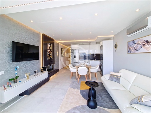 Fantastic apartment, fully renovated and decorated to a superior quality.