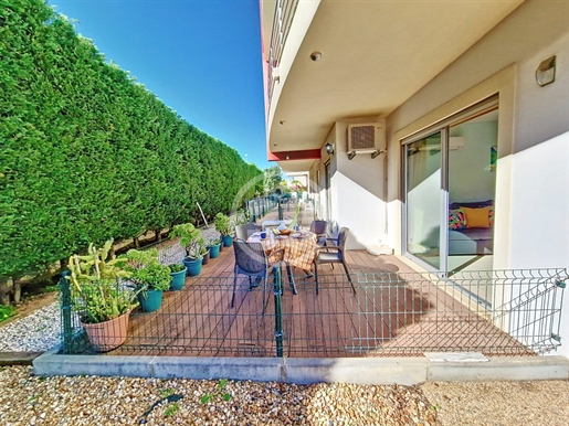 Excellent apartment with 1+1 bedrooms and large private terrace, inserted in a gated community.