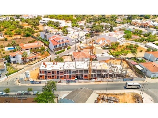 Excellentes maisons de ville avec 3 chambres dans la phase initiale de construction à Almancil.