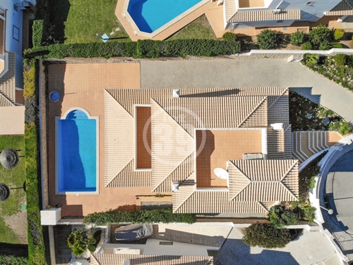 Prächtige Luxusvilla mit Meerblick, Pool und 5 Gehminuten vom schönen Strand von São Rafael entfernt