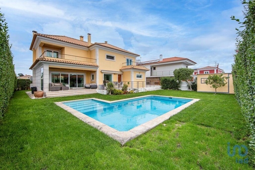 Home / Villa met 4 Kamers in Setúbal met 310,00 m²