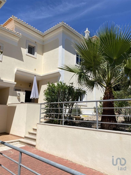 Home / Villa with 3 Rooms in Faro with 143,00 m²