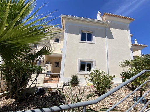 Home / Villa with 3 Rooms in Faro with 143,00 m²