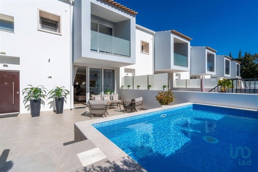 House with 4 Rooms in Faro with 172,00 m²