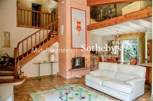 Purchase: Luxury property (31100)